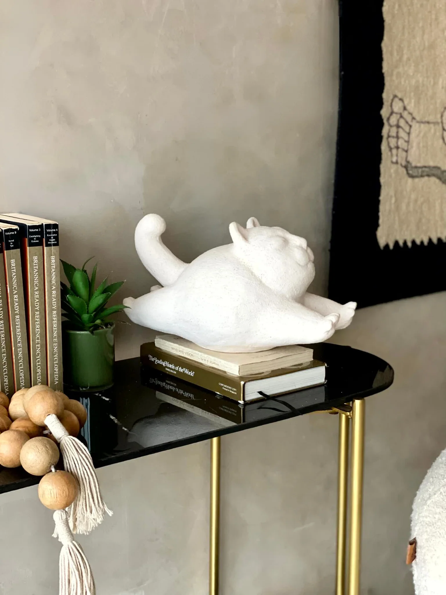 Terracotta Meow Sculpture - Image 3